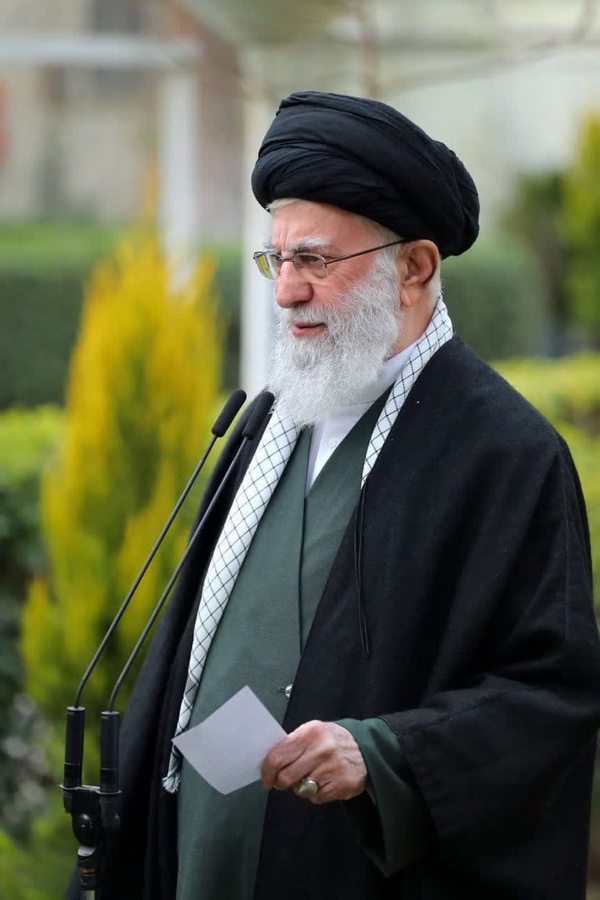 سر خم می سلامت
 شکند اگر سبویی
#امام_خامنہ_ای