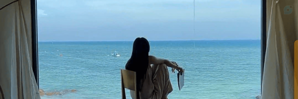 ‌Na E‌'s header picture