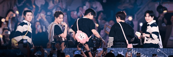 ‌Loey park♡‌'s header picture