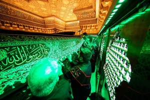 داخل ضریح امام‌حسین عليه‌السلام