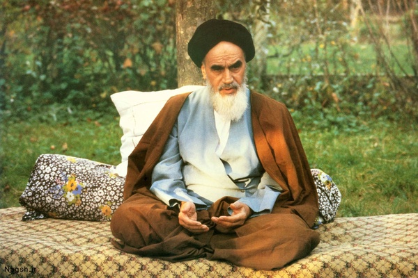 ‏من با جرأت مدعیم که ملت ایران و توده میلیونى آن در عصر حاضر بهتر از ملت حجاز در عهد رسول الله و کوفه و عراق در عهد امیرالمؤمنین