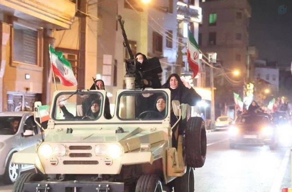 هست ایران مادر و تاریخ ایرانت پدر
جنبشی کن‌ گرت ارثی زان‌ پدر وین مادر است.