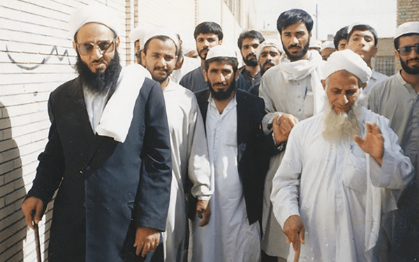 📸 مولانا محمدعُمَر ملازهی سربازی
استاد مولانا عبدالحمید اسماعیل‌زهی، امام‌جمعه زاهدان
برادر مولانا عبدالرحمن، امام‌جمعه چابهار