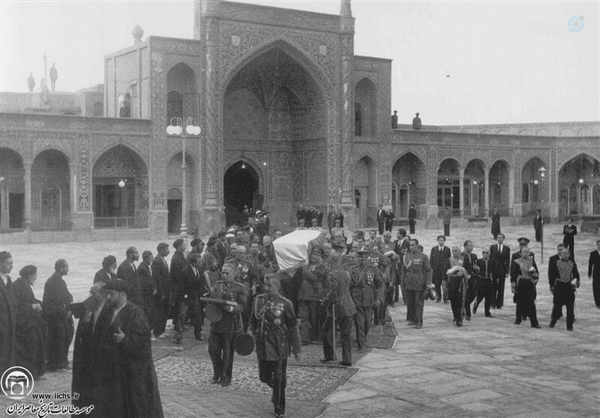 تشییع جنازه رضاشاه در قم